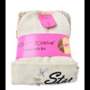 New Nordstrom Betsey Johnson set cap scarf
